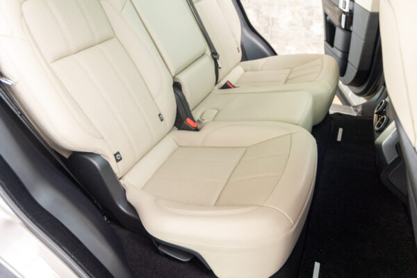 レンジローバースポーツ HSE(ディーゼル300PS) 4WD