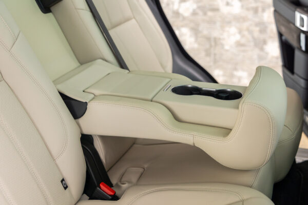 レンジローバースポーツ HSE(ディーゼル300PS) 4WD