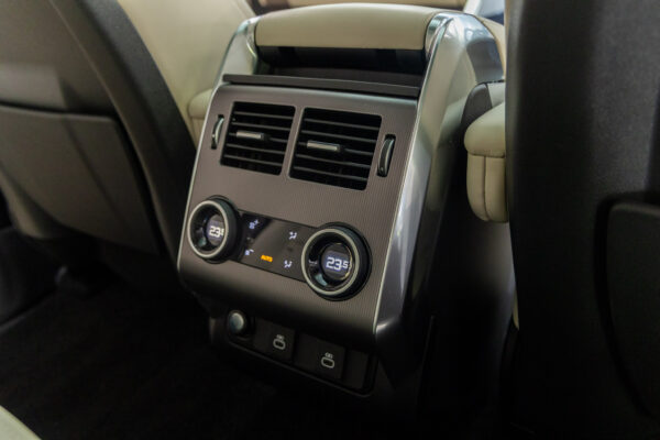 レンジローバースポーツ HSE(ディーゼル300PS) 4WD