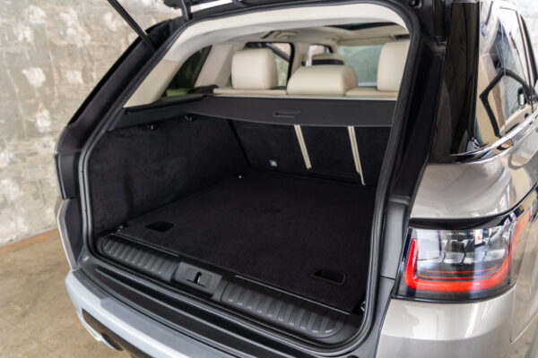 レンジローバースポーツ HSE(ディーゼル300PS) 4WD