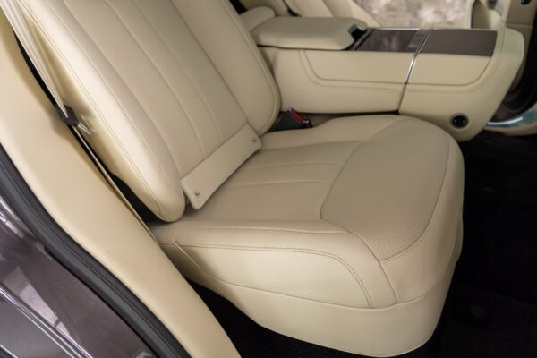 レンジローバー ファーストエディション4.4L P530SWB 4WD