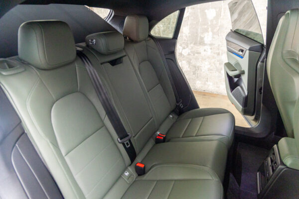 マカンエレクトロ 4 4WD