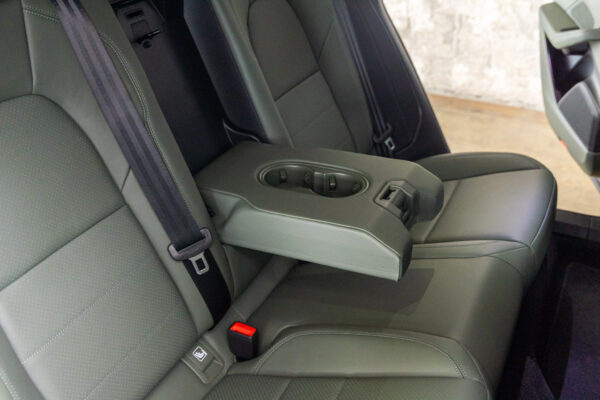 マカンエレクトロ 4 4WD