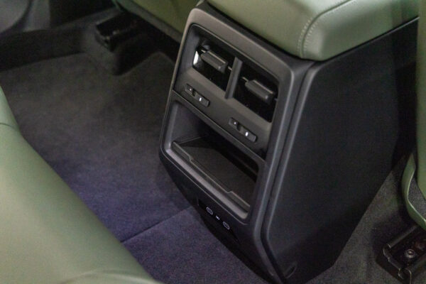 マカンエレクトロ 4 4WD
