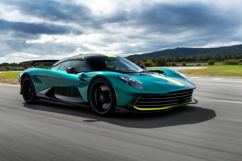 アストン・マーティン・ヴァルハラ　限定999台のみとなる究極のスーパーカー