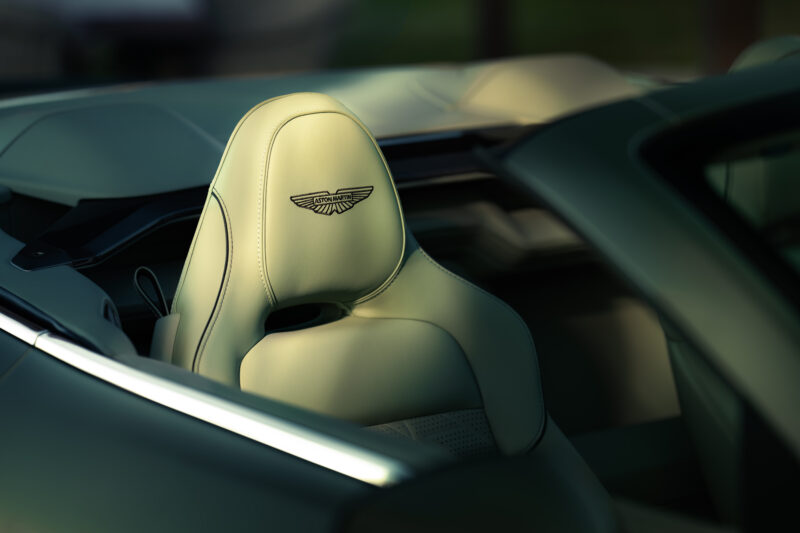 アストン・マーティン・ヴァンキッシュ・ヴォランテ登場　圧倒的な存在感と美しさ