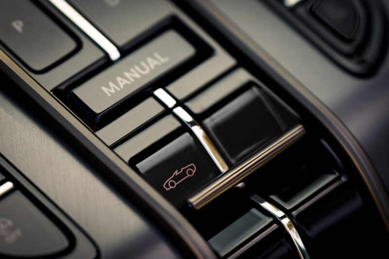 アストン・マーティン・ヴァンキッシュ・ヴォランテ登場　圧倒的な存在感と美しさ