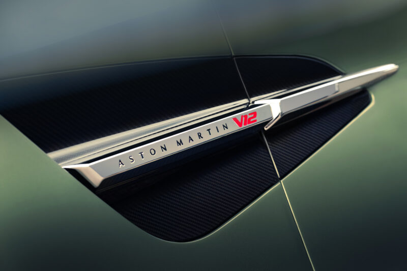 アストン・マーティン・ヴァンキッシュ・ヴォランテ登場　圧倒的な存在感と美しさ
