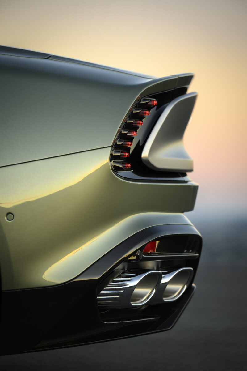 アストン・マーティン・ヴァンキッシュ・ヴォランテ登場　圧倒的な存在感と美しさ