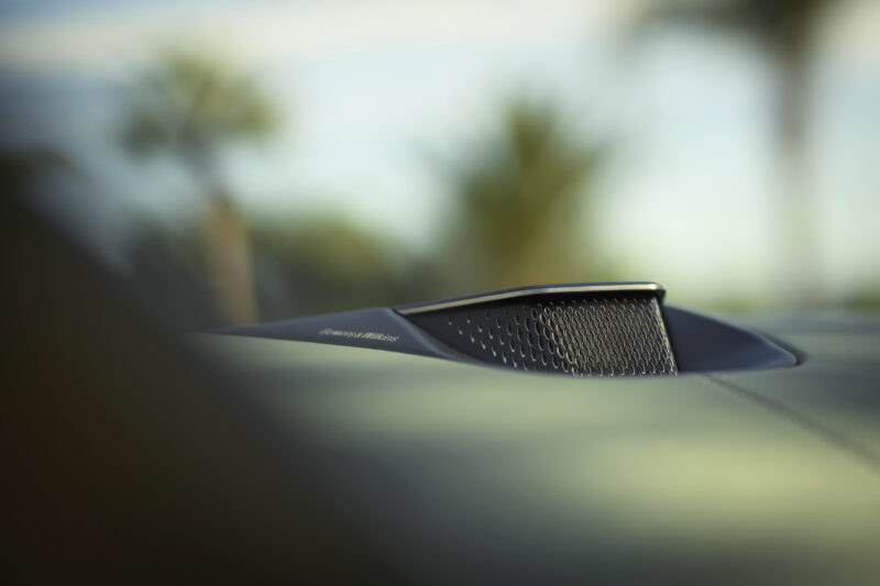 アストン・マーティン・ヴァンキッシュ・ヴォランテ登場　圧倒的な存在感と美しさ