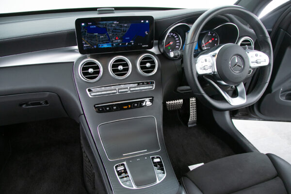 GLC220d 4マチックAMGライン