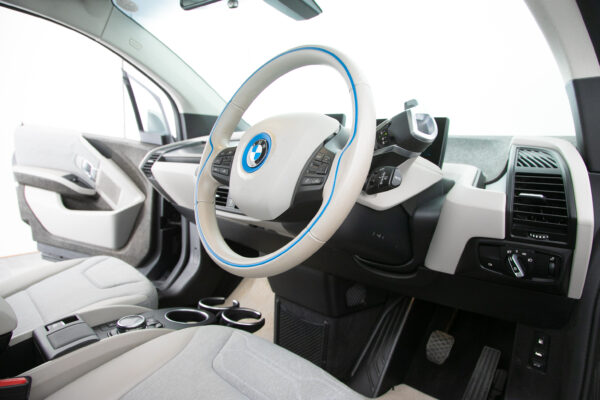 i3 レンジエクステンダー 装備車