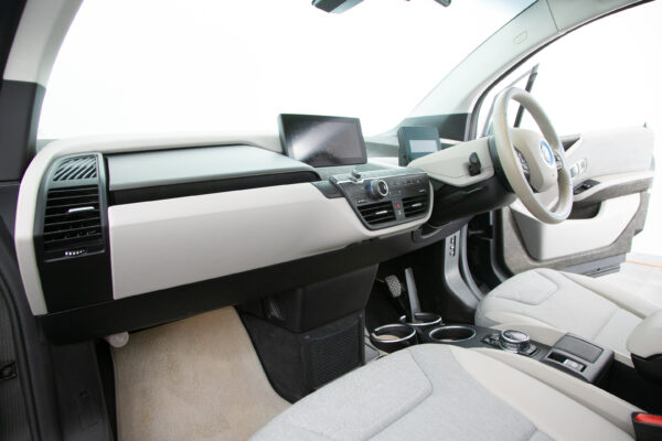 i3 レンジエクステンダー 装備車