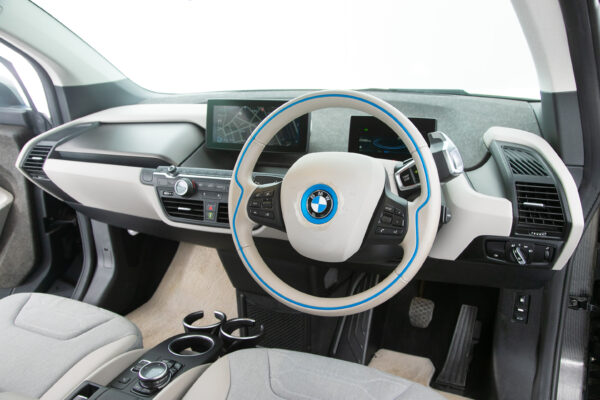 i3 レンジエクステンダー 装備車