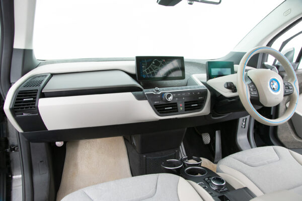 i3 レンジエクステンダー 装備車