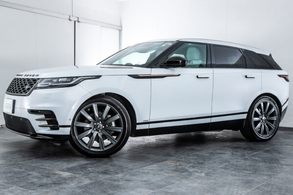 レンジローバーヴェラール Rダイナミック SE P300 4WD