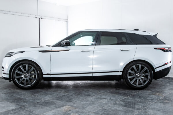 レンジローバーヴェラール Rダイナミック SE P300 4WD
