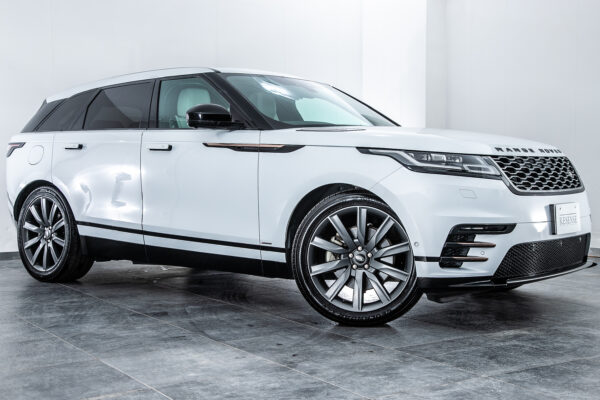 レンジローバーヴェラール Rダイナミック SE P300 4WD