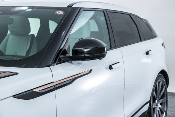 レンジローバーヴェラール Rダイナミック SE P300 4WD