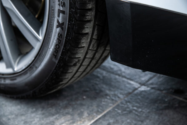 レンジローバーヴェラール Rダイナミック SE P300 4WD