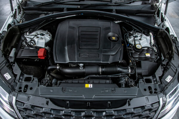 レンジローバーヴェラール Rダイナミック SE P300 4WD