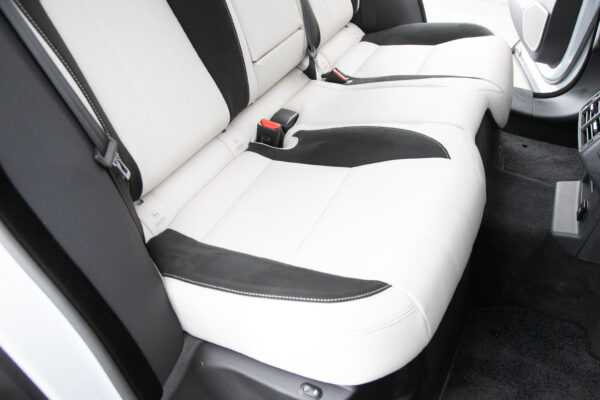 レンジローバーヴェラール Rダイナミック SE P300 4WD