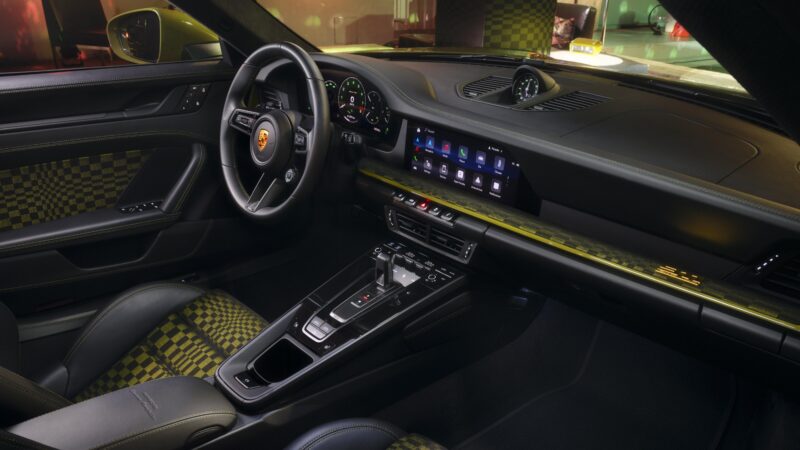ポルシェ911に「スピリット70」　伝統と革新のコントラスト　特別な魅力を体現