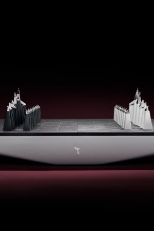 ロールス・ロイスのチェスセット　実用的で現代的なアートピースとしての価値も持つ