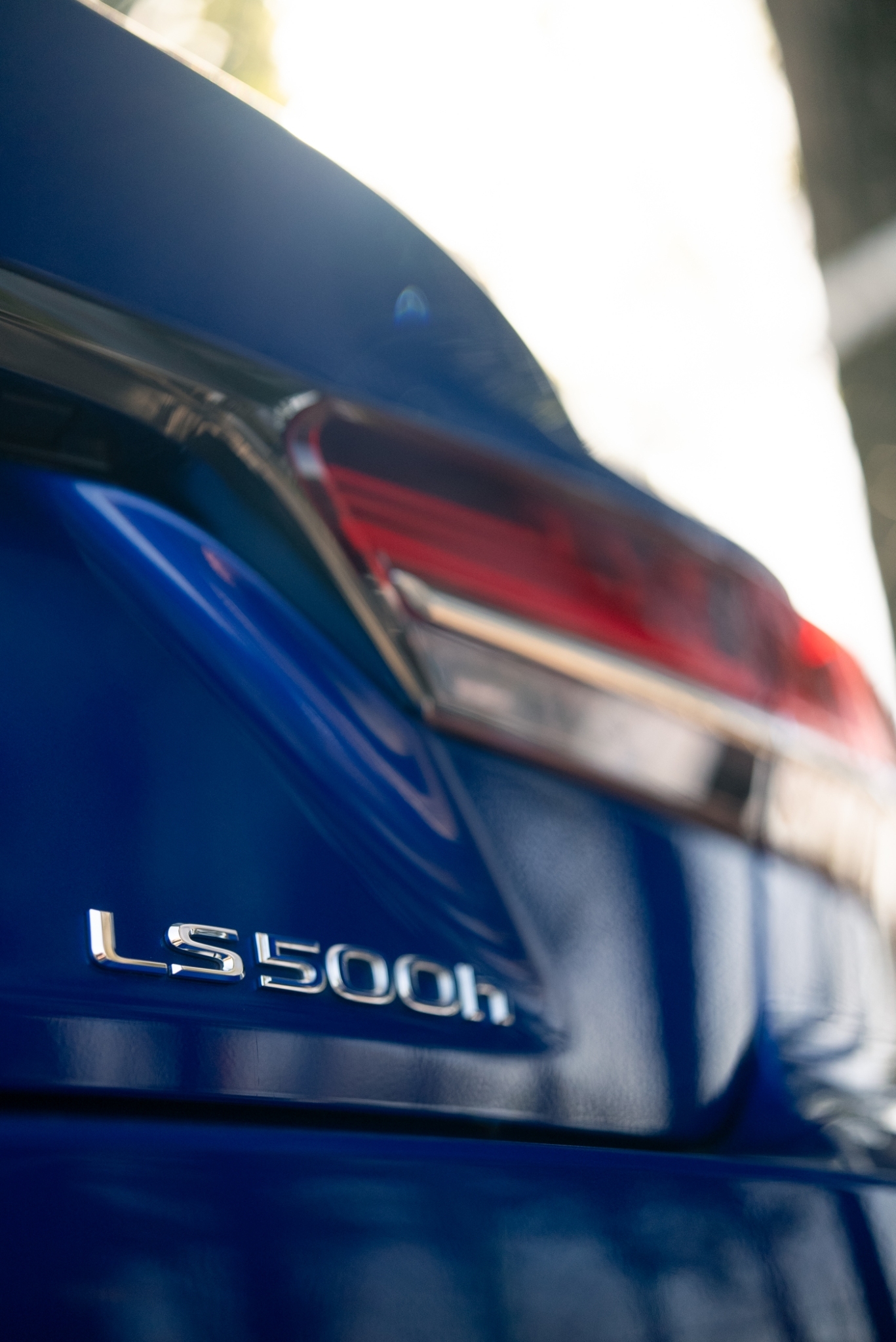 レクサスLS500h Fスポーツ（4WD/CVT）ガラパゴス化するおもてなし