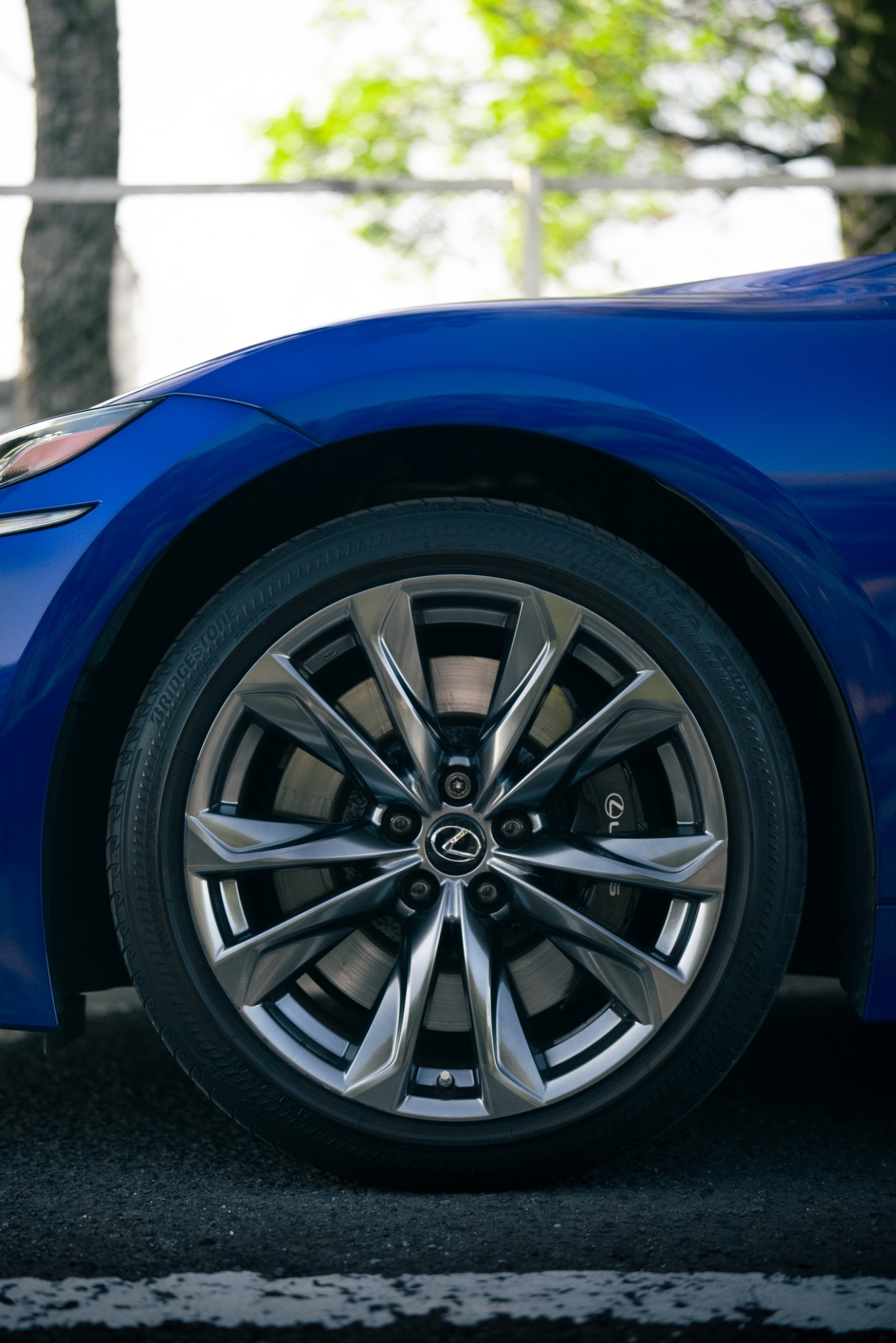 レクサスLS500h Fスポーツ（4WD/CVT）ガラパゴス化するおもてなし