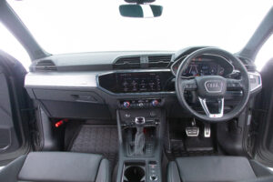 Q3 スポーツバック35TFSI Sライン