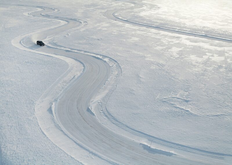 北極圏の極寒環境下　レンジローバー・エレクトリック　プロトタイプ車両のテスト完了