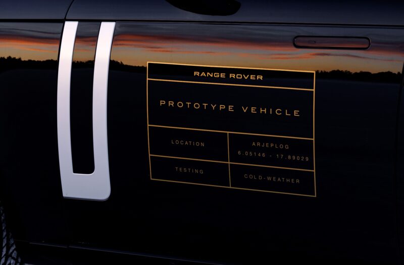 北極圏の極寒環境下　レンジローバー・エレクトリック　プロトタイプ車両のテスト完了