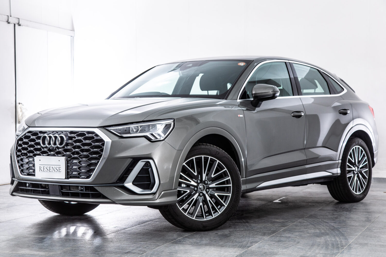 Q3 スポーツバック35TFSI Sライン