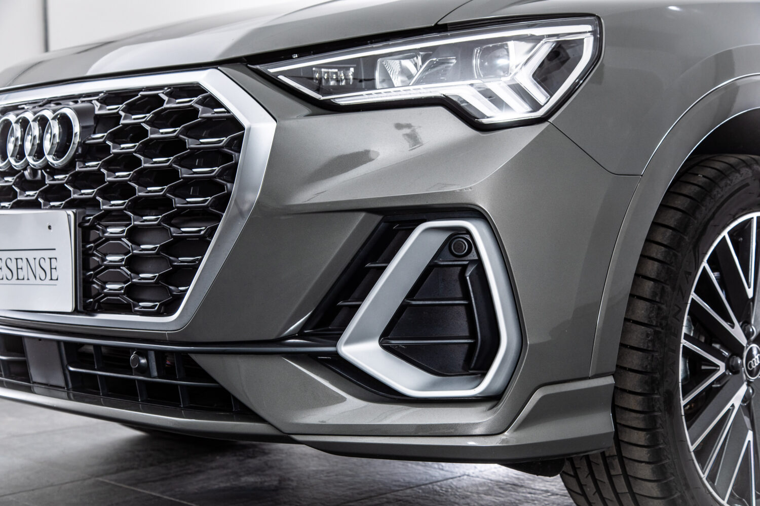 Q3 スポーツバック35TFSI Sライン