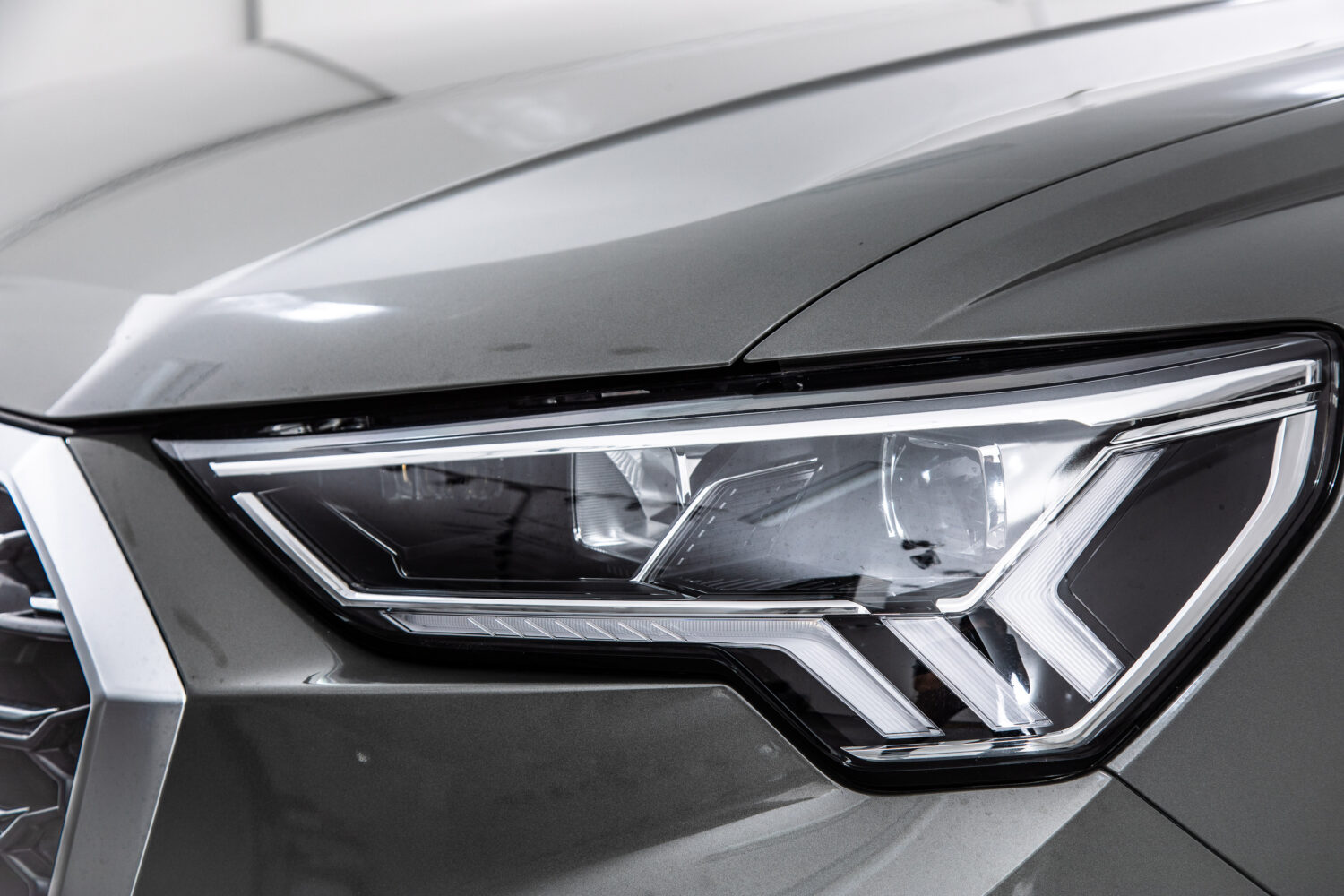 Q3 スポーツバック35TFSI Sライン