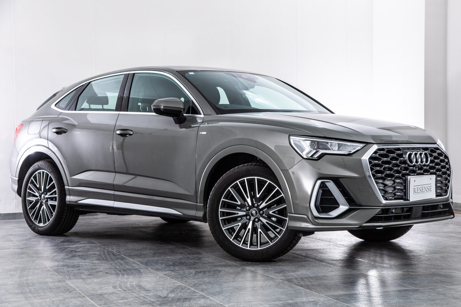 Q3 スポーツバック35TFSI Sライン