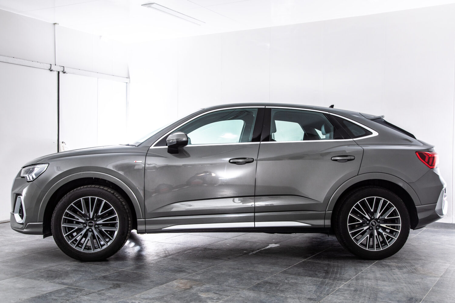 Q3 スポーツバック35TFSI Sライン