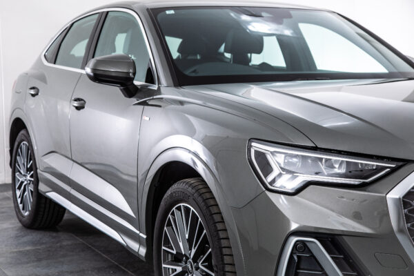 Q3 スポーツバック35TFSI Sライン