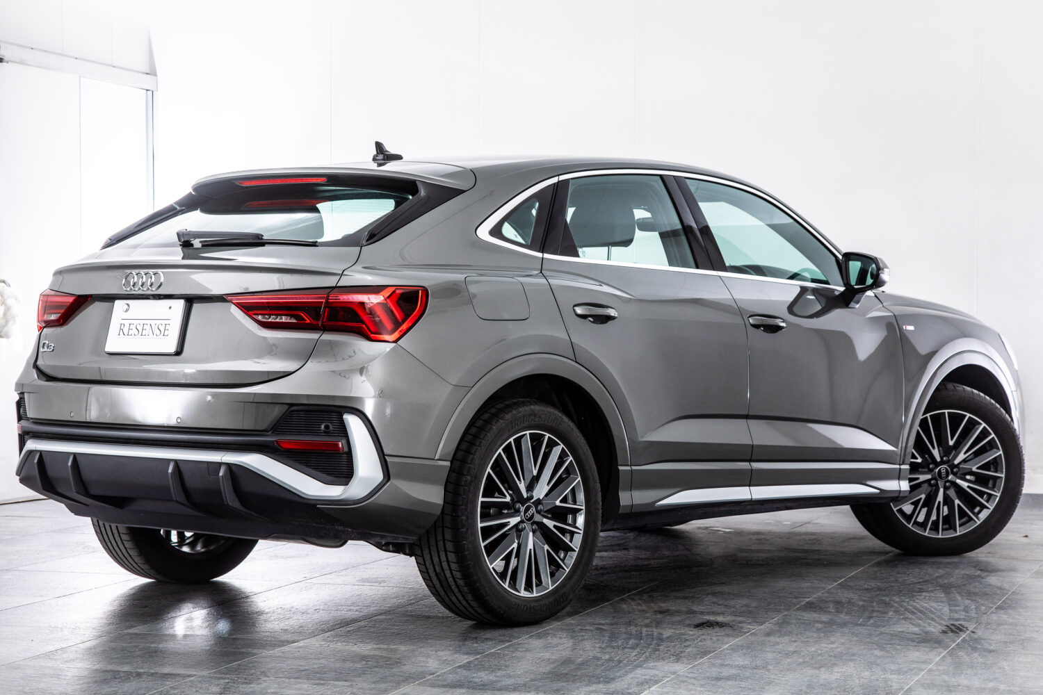 Q3 スポーツバック35TFSI Sライン