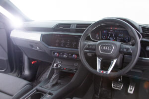 Q3 スポーツバック35TFSI Sライン