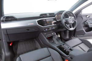 Q3 スポーツバック35TFSI Sライン