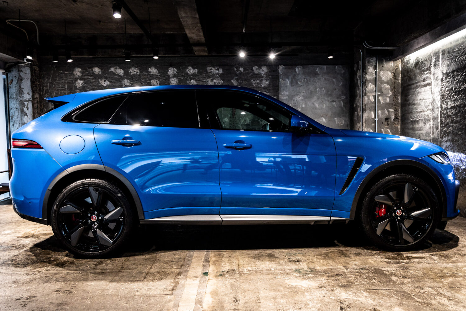Fペイス SVR5.0L P550 4WD