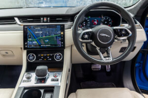 Fペイス SVR5.0L P550 4WD