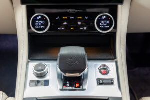 Fペイス SVR5.0L P550 4WD