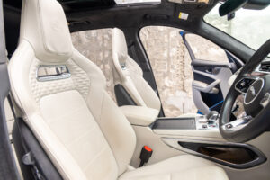 Fペイス SVR5.0L P550 4WD