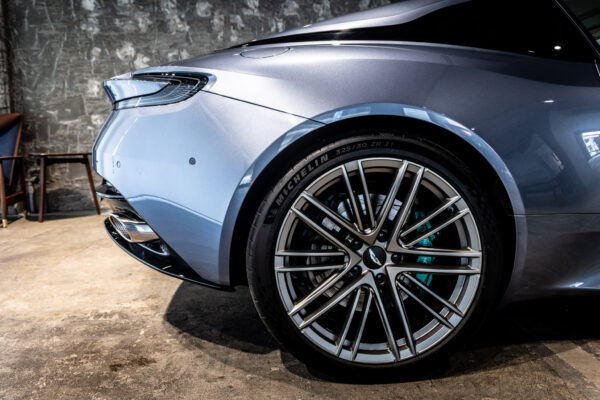 DB12　4.0