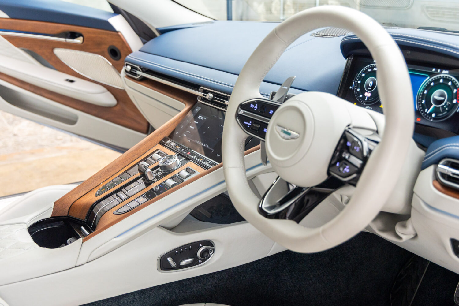 DB12　4.0