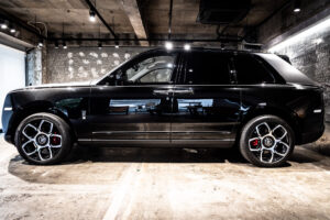 ブラックバッジカリナン 4WD