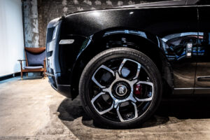 ブラックバッジカリナン 4WD